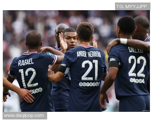 足球赛事精彩纷呈 球星对决激烈上演 比分争夺悬念不断