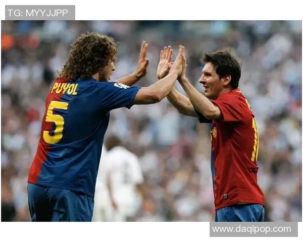 迷你足球传奇：从青涩少年到全球瞩目的球场巨星